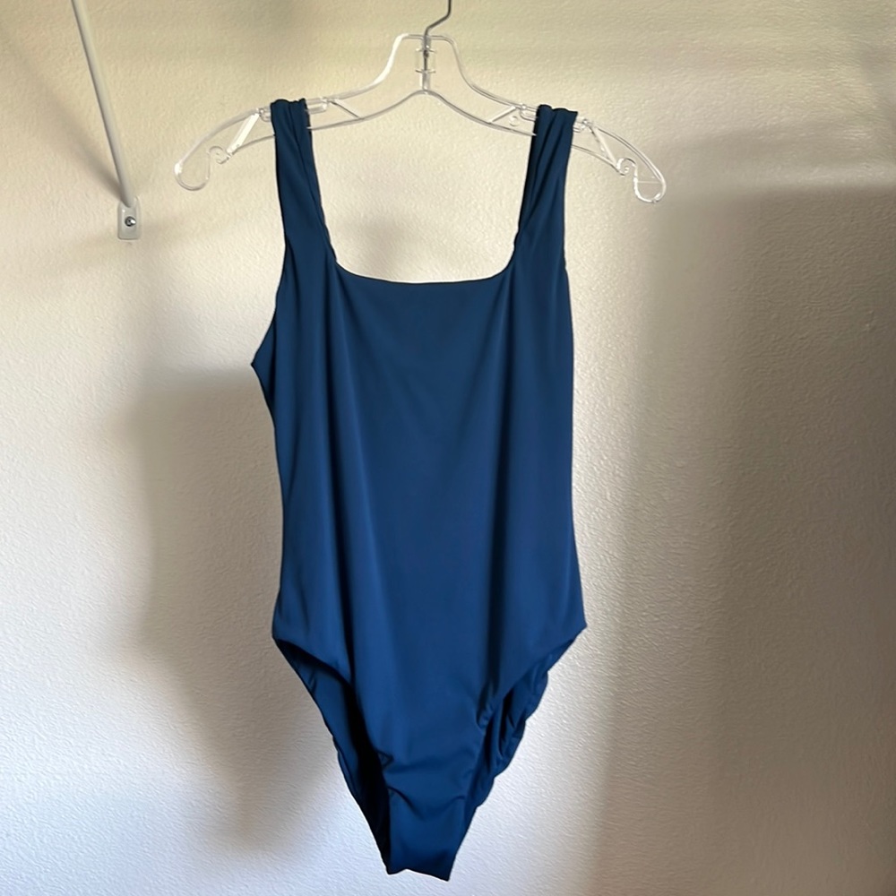 Fighting Eel- NWT swim Layla one piece Samuri Ribbed size small